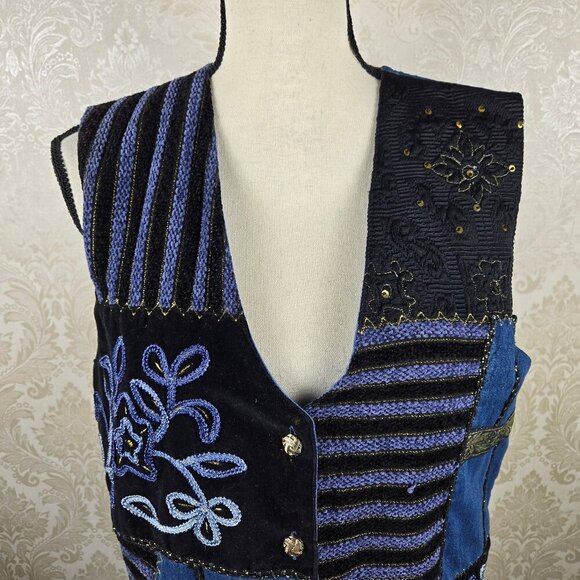 Vintage Tantrums Size Medium Chambray Patchwork Vest Velvet Embroidery Buttons - Picture 2 of 15